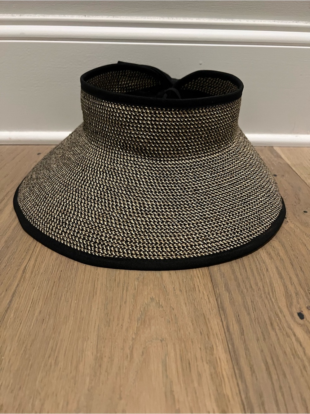 Sunday Afternoons Woven Black-Trim Visor EUC-LIKE NEW